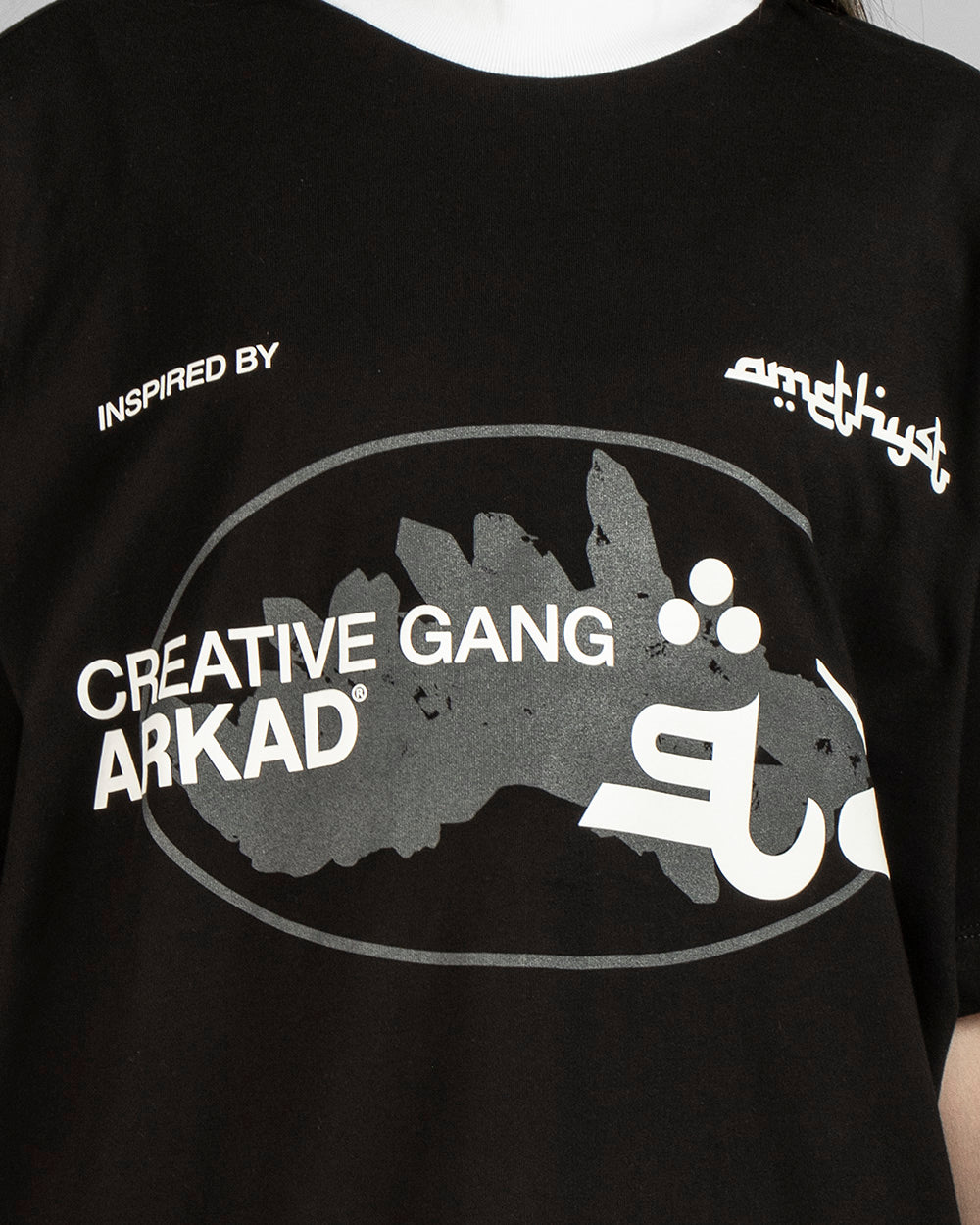 Tshirt Negra Cuello Blanco Quartz Creative Gang