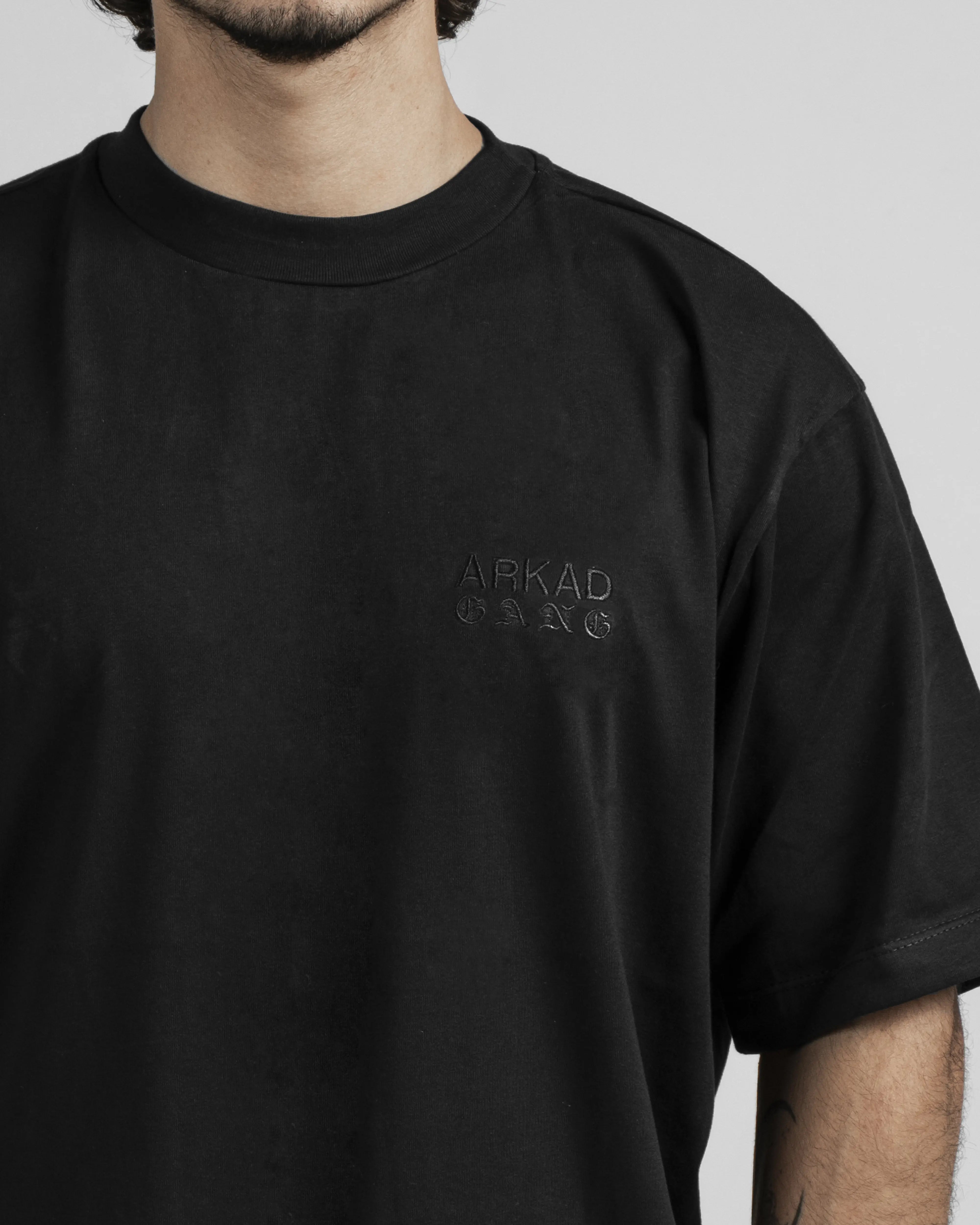 Tshirt Arkad Gang - Negra Bordado Negro