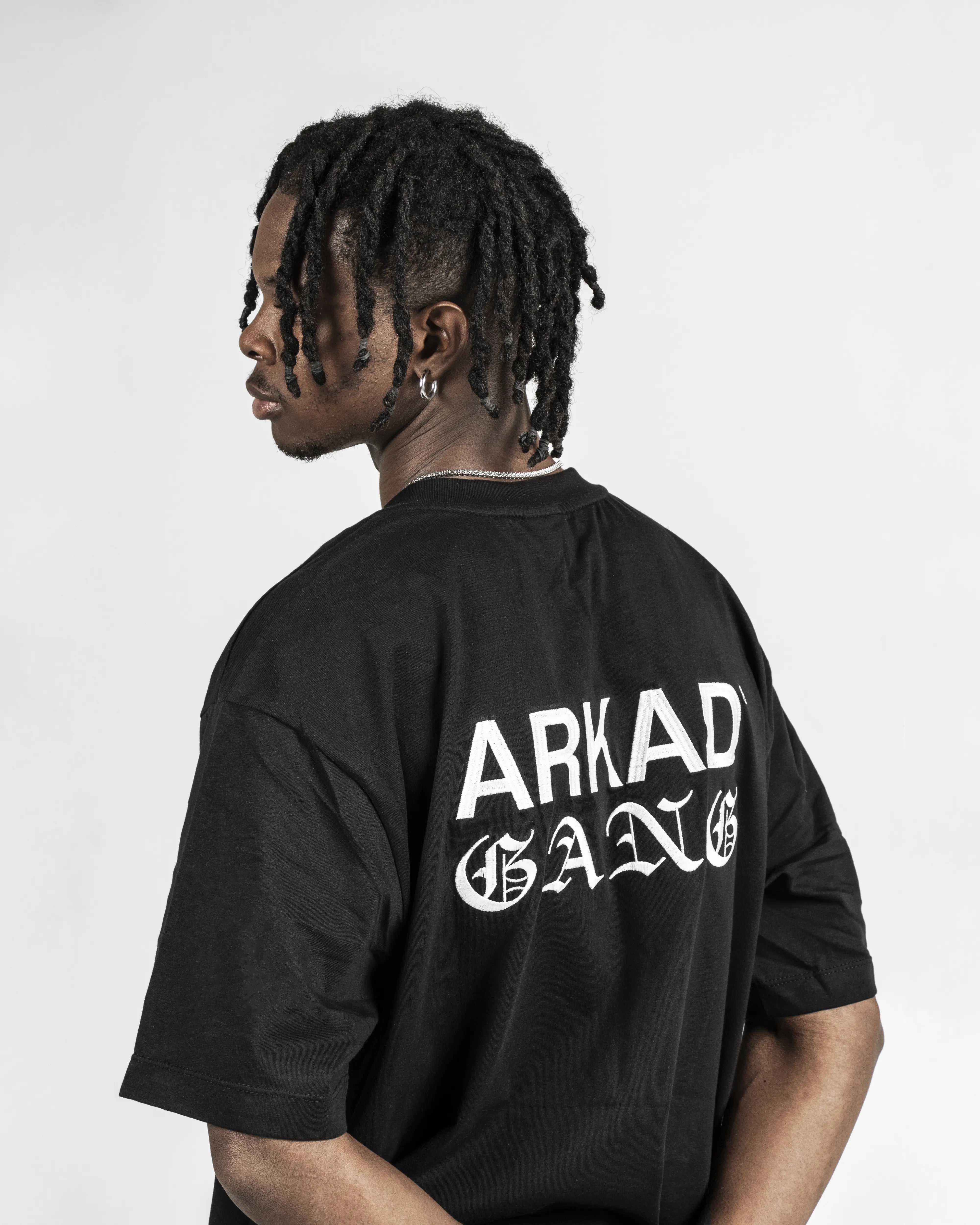 Tshirt Arkad Gang - Negra Bordado Blanco