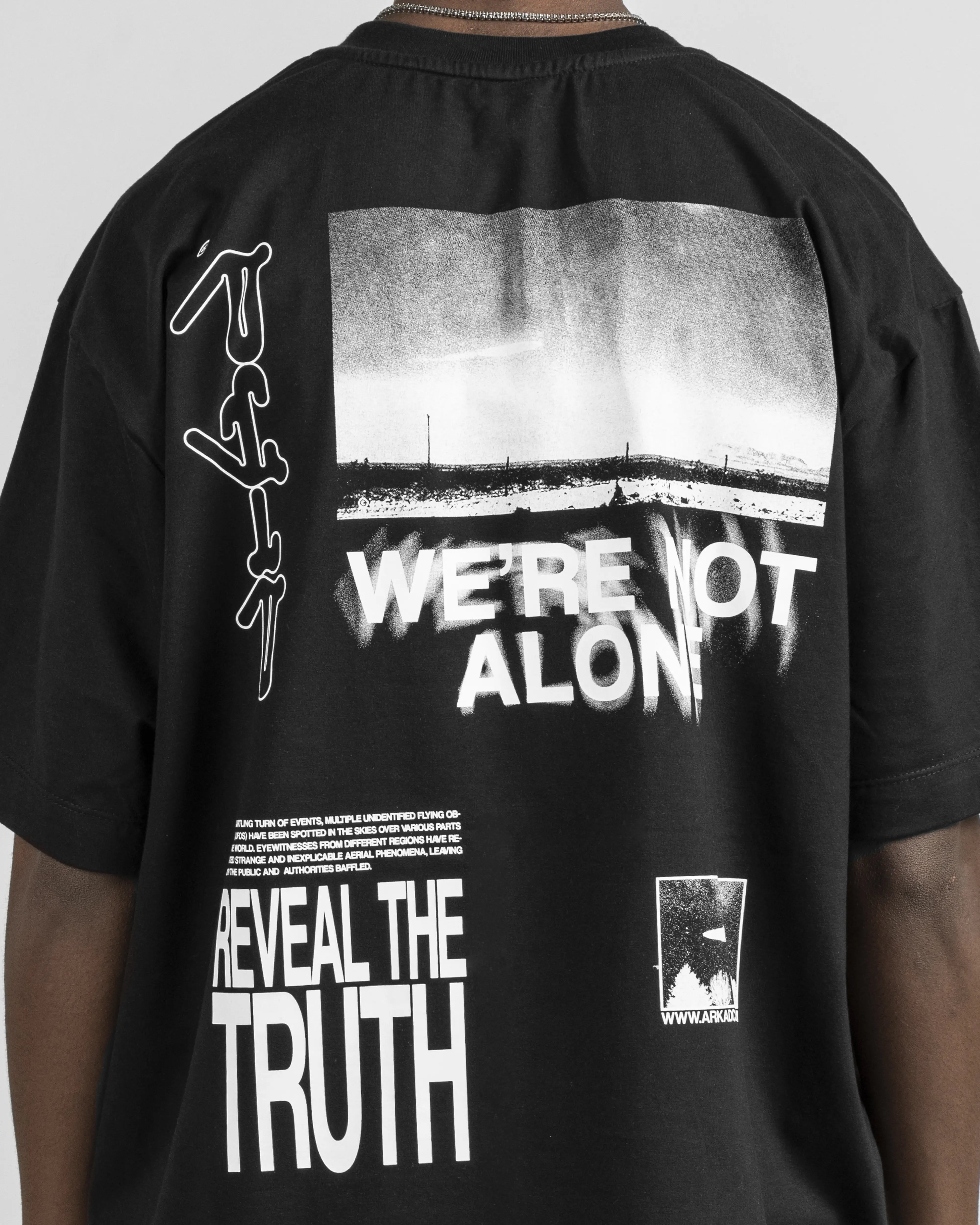 Tshirt We're Not Alone - Negra